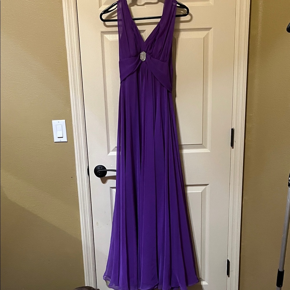 Sleeveless Purple Chiffon Prom Gown with Rhinestone Accent
